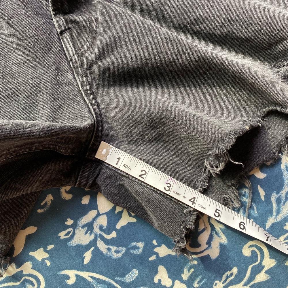 Agolde Black Distressed High-Rise Denim Shorts - Picture 5 of 10
